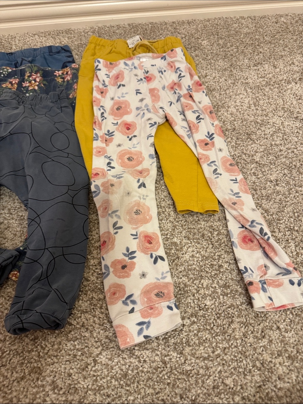 Pants bundle - Picture 4 of 7